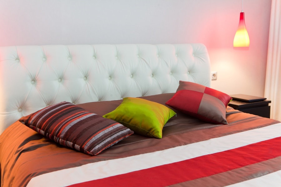 Пошив чехла на подушку с наполнением - изображение 1 - заказать онлайн в салоне штор Benone в Ногинске